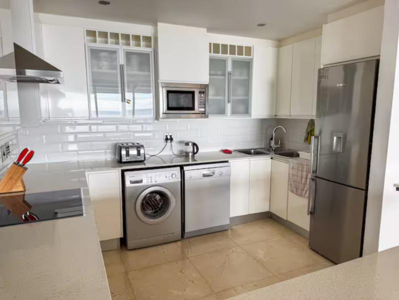 To Let 2 Bedroom Property for Rent in Dolphin Beach Western Cape